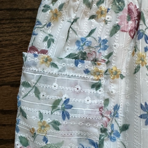 Beautiful Girls Floral Romper - lace and eyelet material - size 8 - Picture 2 of 8